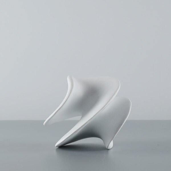 Modern Minimalist White Geometric Twisted Spinning Top Decorative Piece Model Home Display, Sales Office, Study Room Ornament
