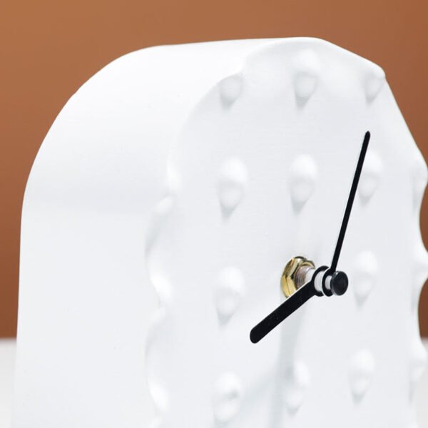 Nordic Minimalist Home Decor White Resin Clock Ornament Showroom Display Table Top Decorative Table Clock Soft Furnishing Craft Item