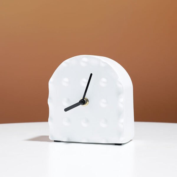 Nordic Minimalist Home Decor White Resin Clock Ornament Showroom Display Table Top Decorative Table Clock Soft Furnishing Craft Item