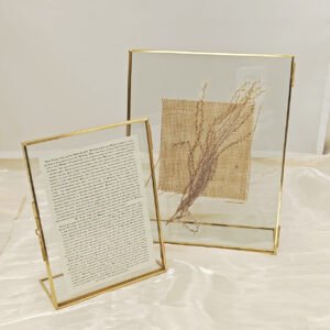 European-Style Photo Metal Desktop Ornament Glass High-Definition Picture Frame Display Stand for Storing and Showcasing 3D Photographs