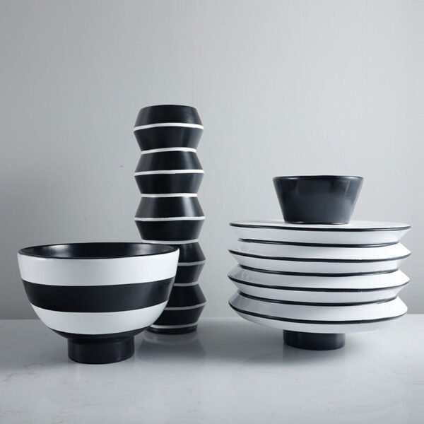 Black-and-white striped vase pattern Asymmetrical twill floral vase Flower container Model home cabinet decoration Resin craft ornament