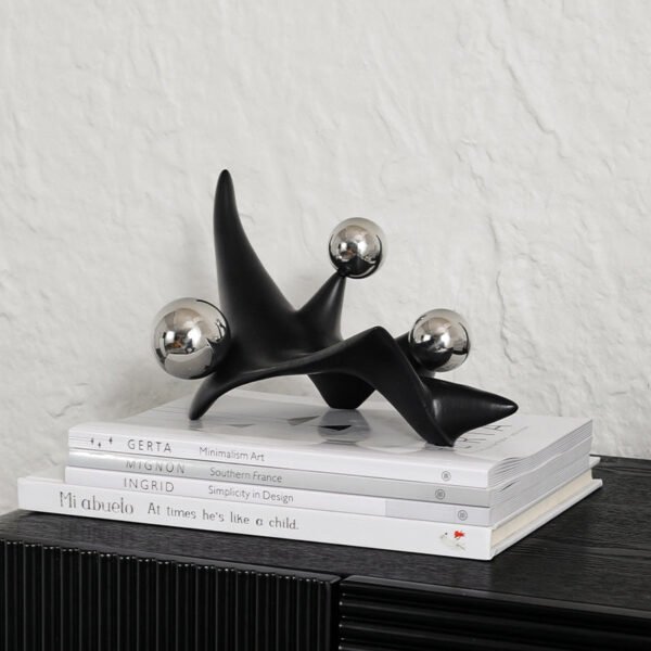 Luxury Abstract Twisted Creative Home Decor Ornaments Crafted Artistic Samples for Model Homes Desktop Living Room Decorative Pieces