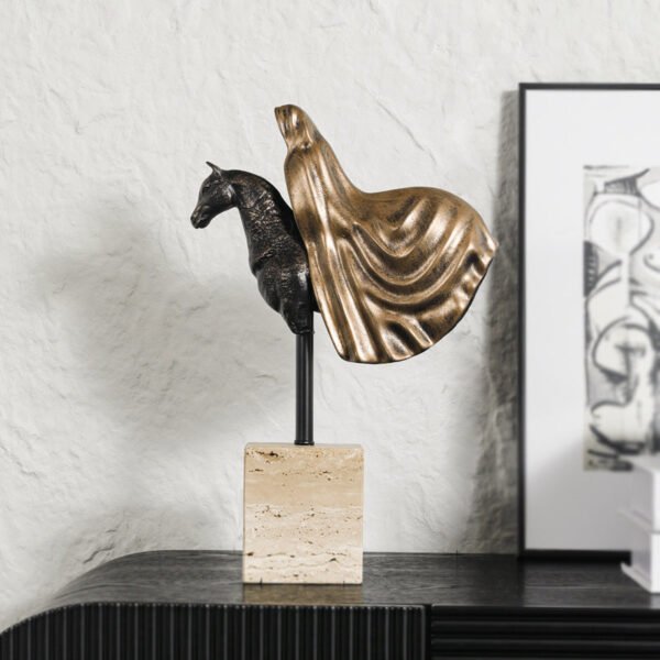 Luxury-inspired horse head sculpture ornament Model home entryway Living room soft furnishings Home decor accessories TV console ornament Study