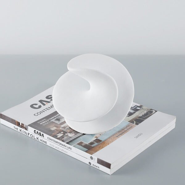 Modern Minimalist White Geometric Twisted Spinning Top Decorative Piece Model Home Display, Sales Office, Study Room Ornament