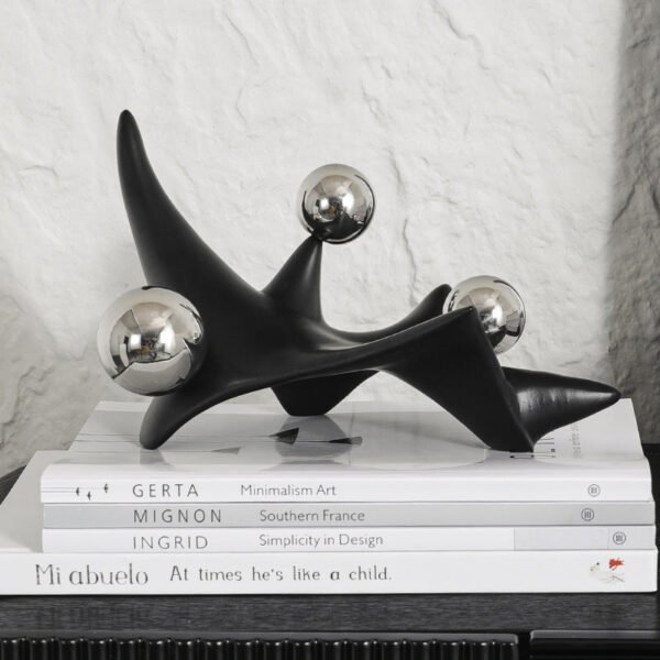 Luxury Abstract Twisted Creative Home Decor Ornaments Crafted Artistic Samples for Model Homes Desktop Living Room Decorative Pieces