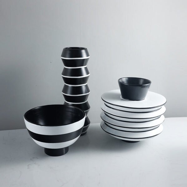 Black-and-white striped vase pattern Asymmetrical twill floral vase Flower container Model home cabinet decoration Resin craft ornament